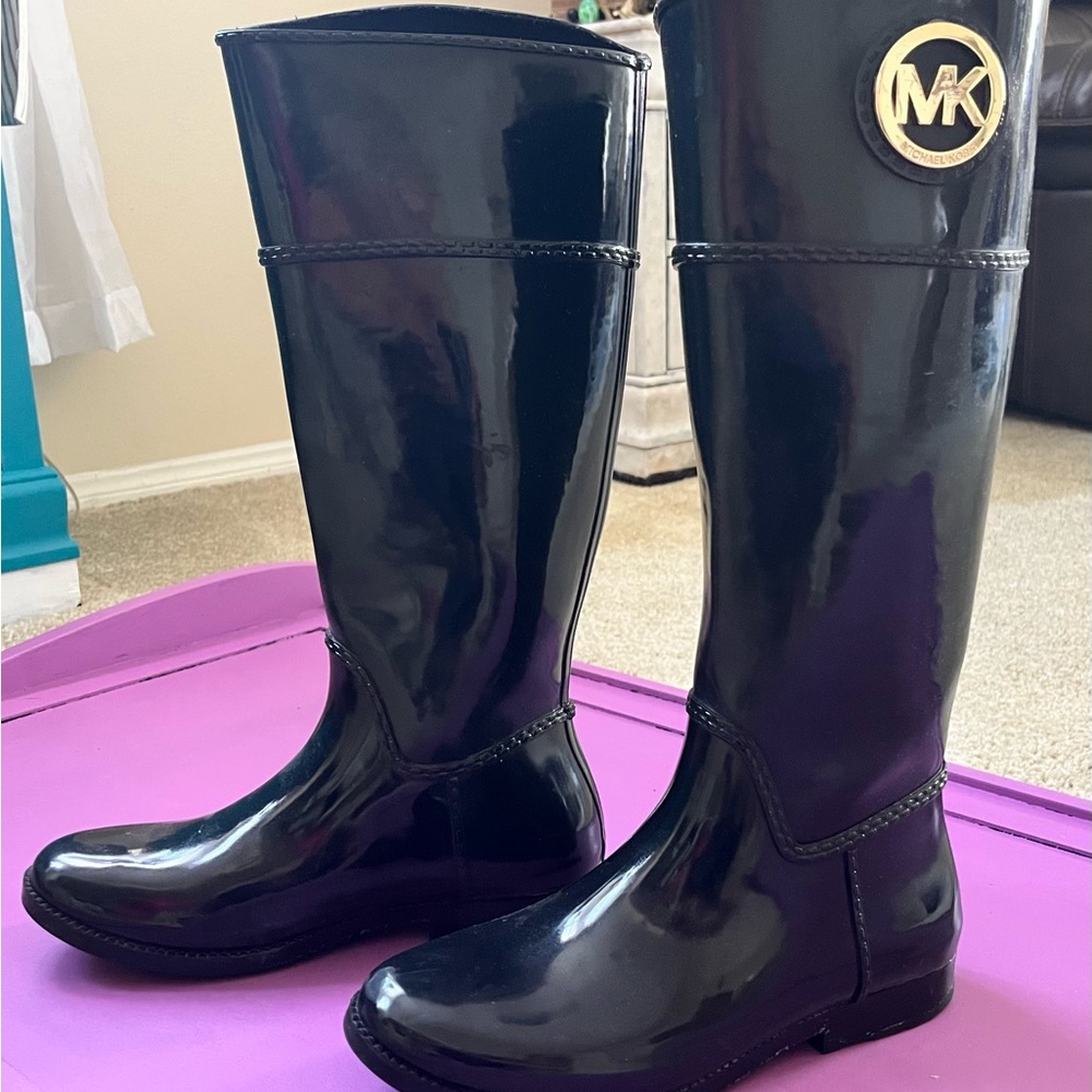 Micheal Kori’s Solid Black Rain Boot - image 6